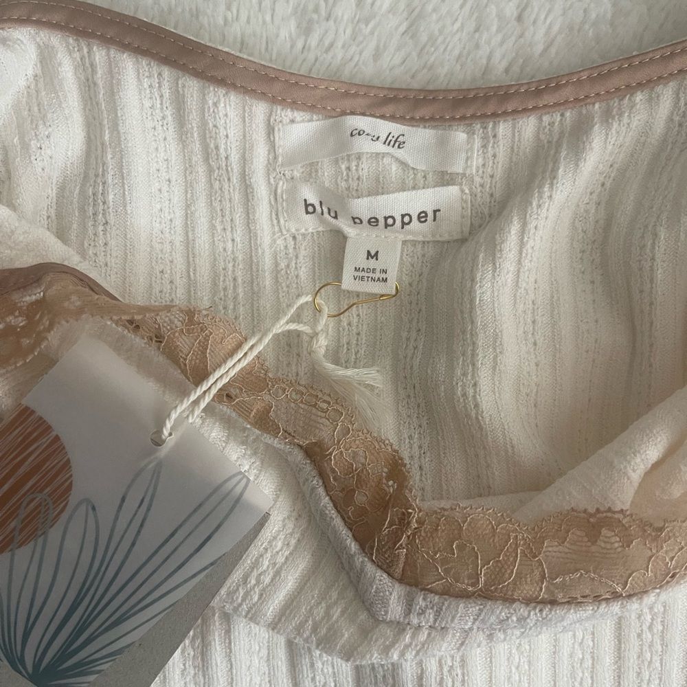 Blu Pepper Cream Cami with Lace Detail NWT - Picture 5 of 5